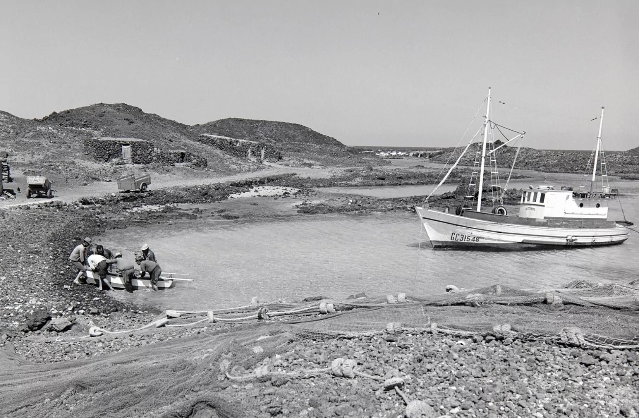 Foto histórica de pescadores en Isla de Lobos