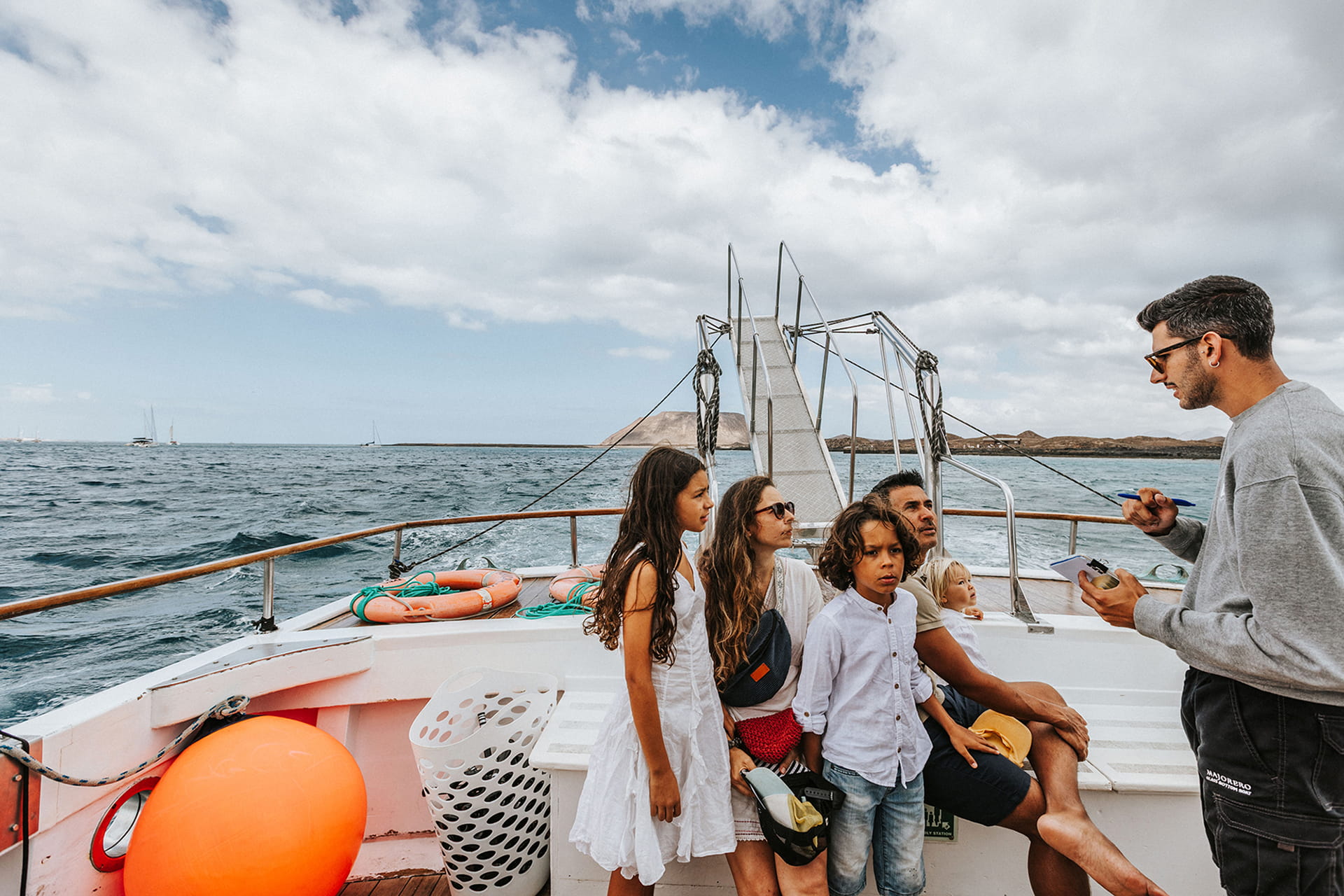 Familia durante la actividad de snorkel